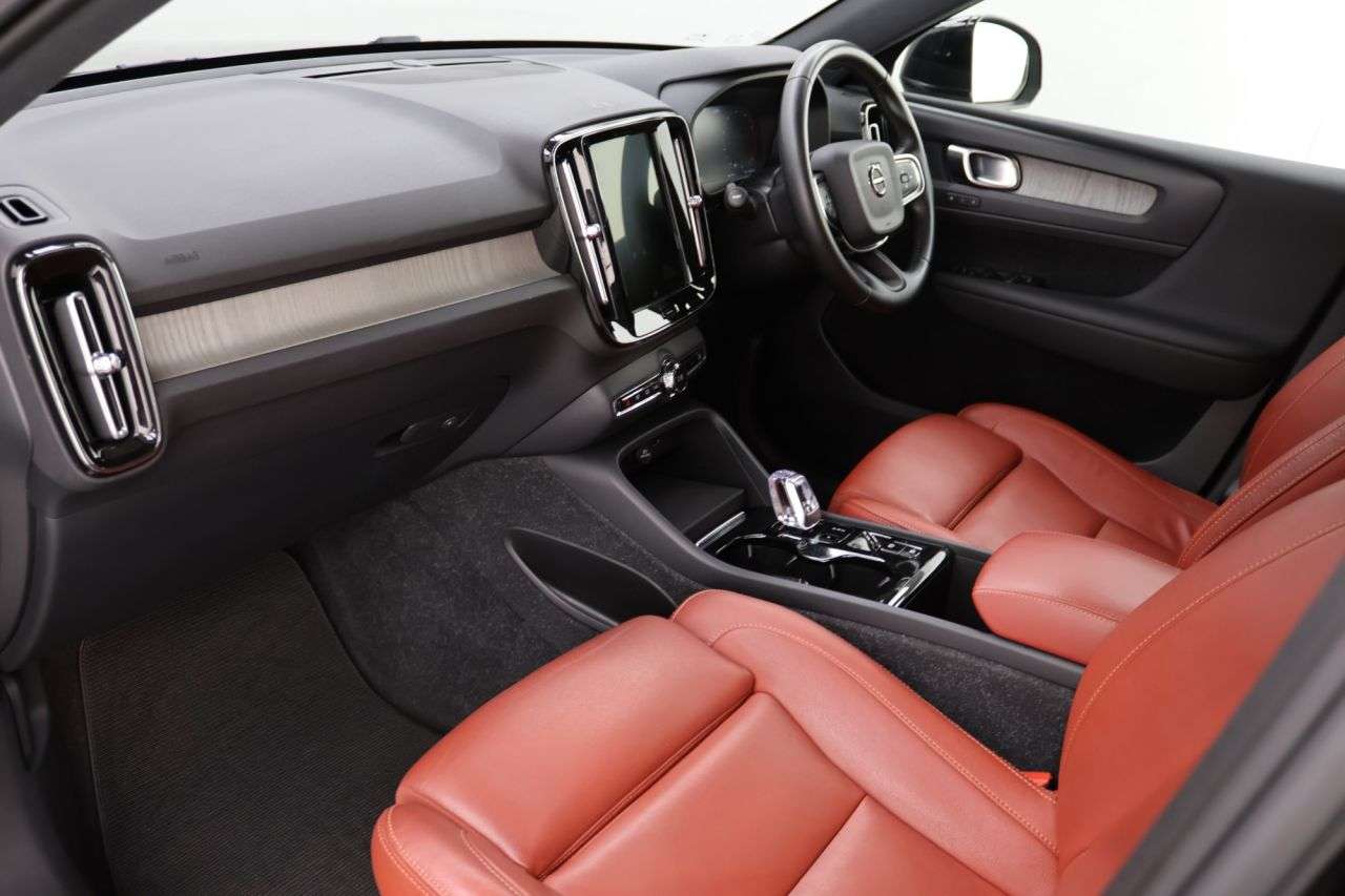 2020 VOLVO XC40 2020 VOLVO XC40