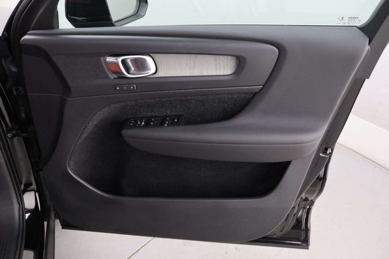 2020 VOLVO XC40 2020 VOLVO XC40