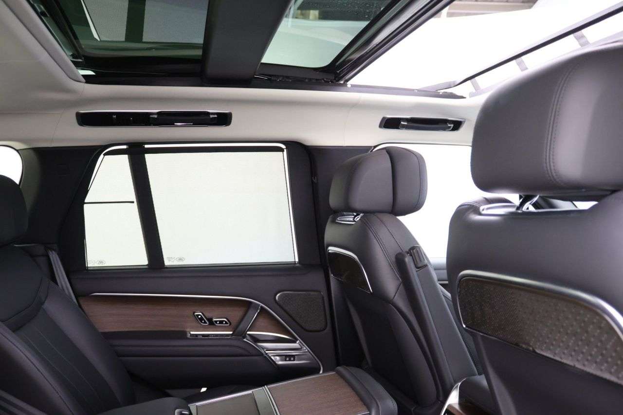 A 2023 LAND ROVER RANGE ROVER 3.0 D350 MHEV Autobiography SUV 5dr Diesel Auto 4WD Euro 6 (s/s) (350 ps) A 2023 LAND ROVER RANGE ROVER 3.0 D350 MHEV Autobiography SUV 5dr Diesel Auto 4WD Euro 6 (s/s) (350 ps)