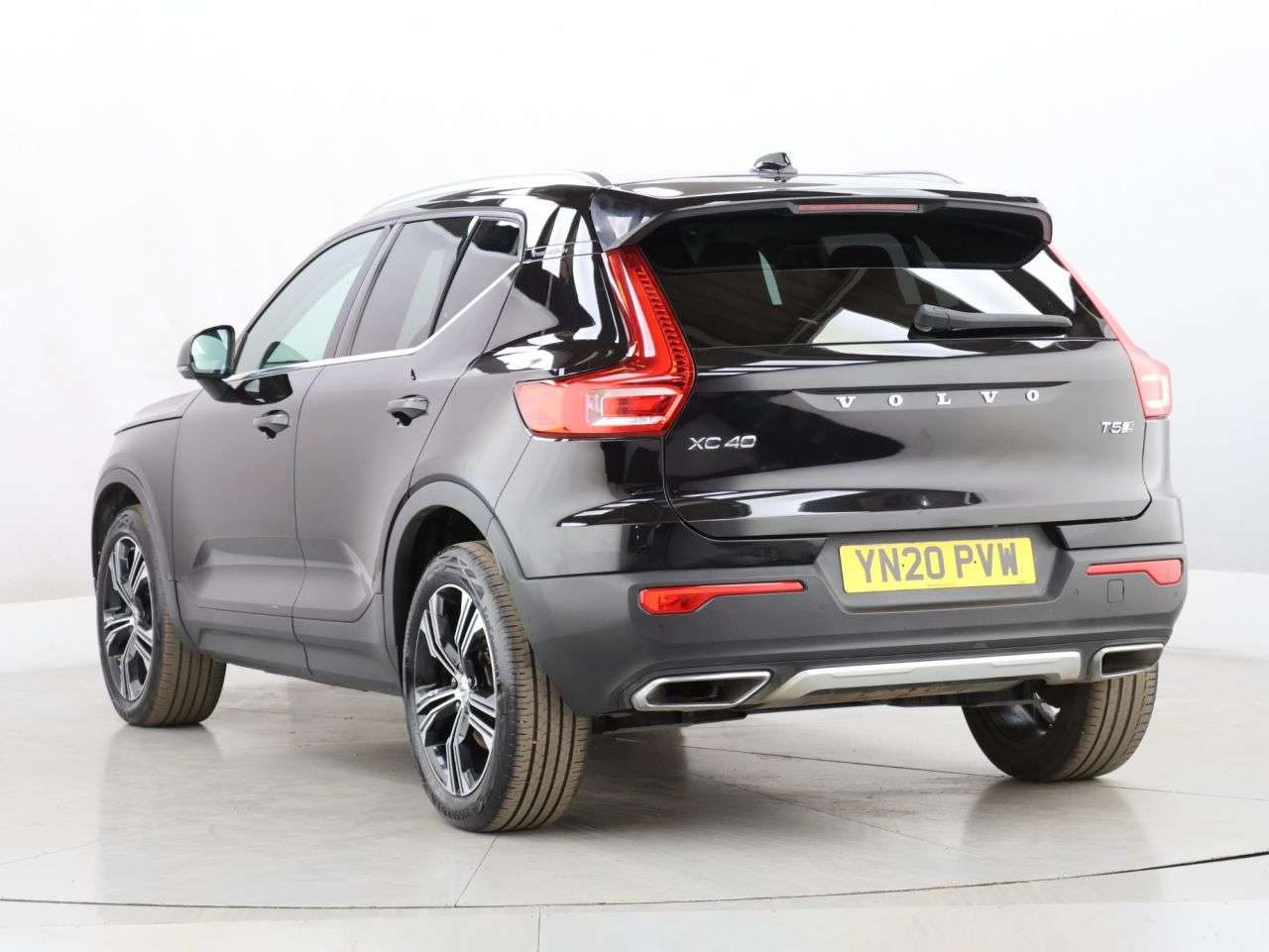 2020 VOLVO XC40 2020 VOLVO XC40