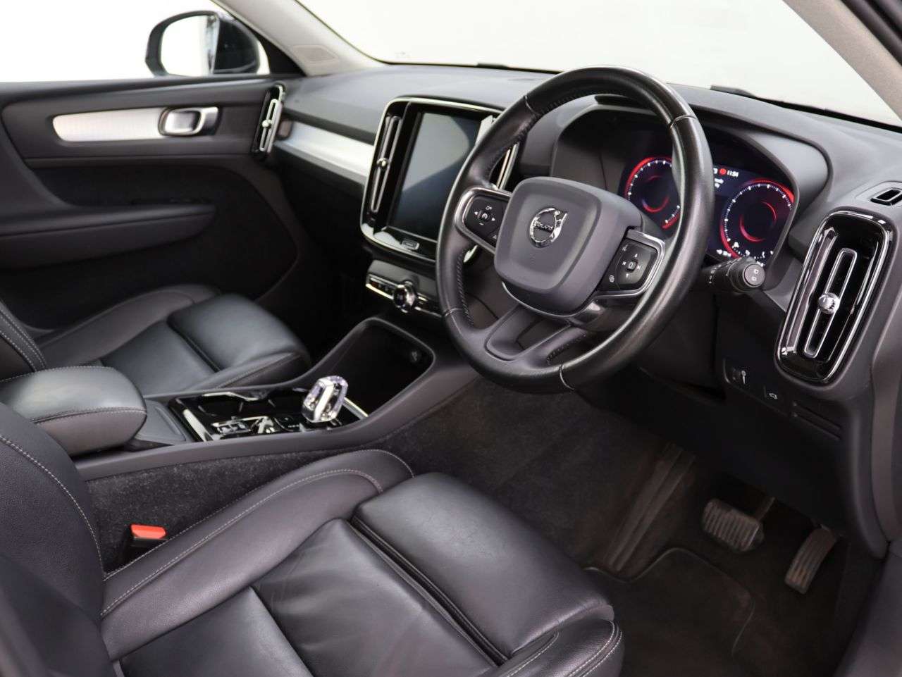 2020 VOLVO XC40 2020 VOLVO XC40