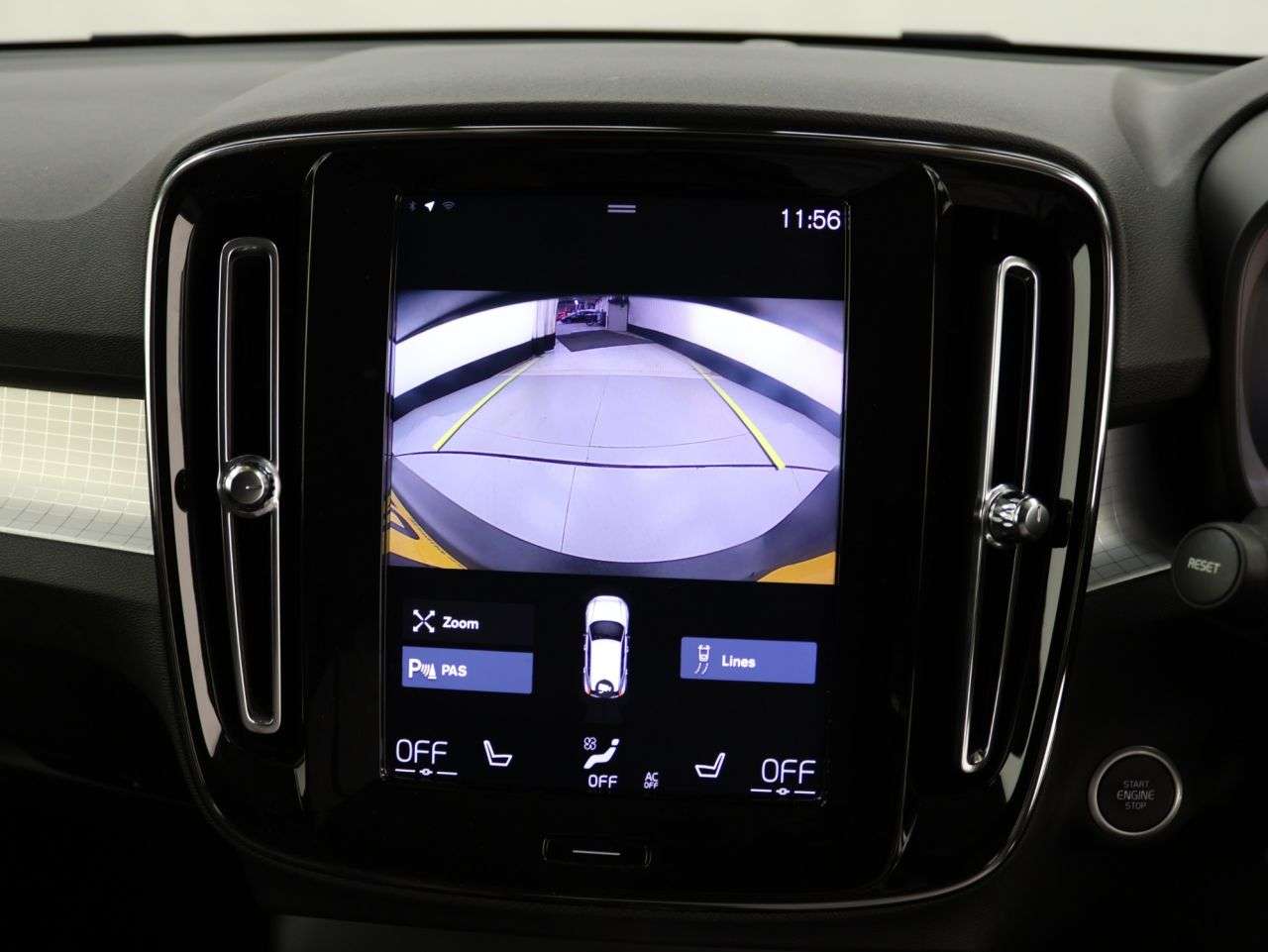 2020 VOLVO XC40 2020 VOLVO XC40