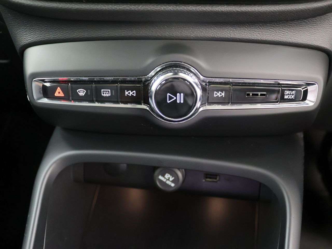 2020 VOLVO XC40 2020 VOLVO XC40