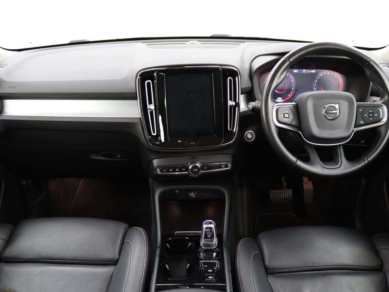 2020 VOLVO XC40 2020 VOLVO XC40