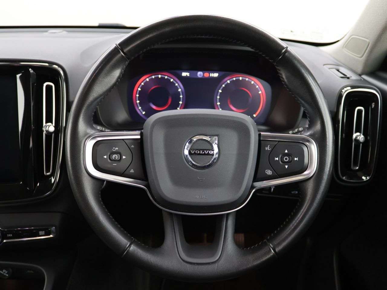 2020 VOLVO XC40 2020 VOLVO XC40