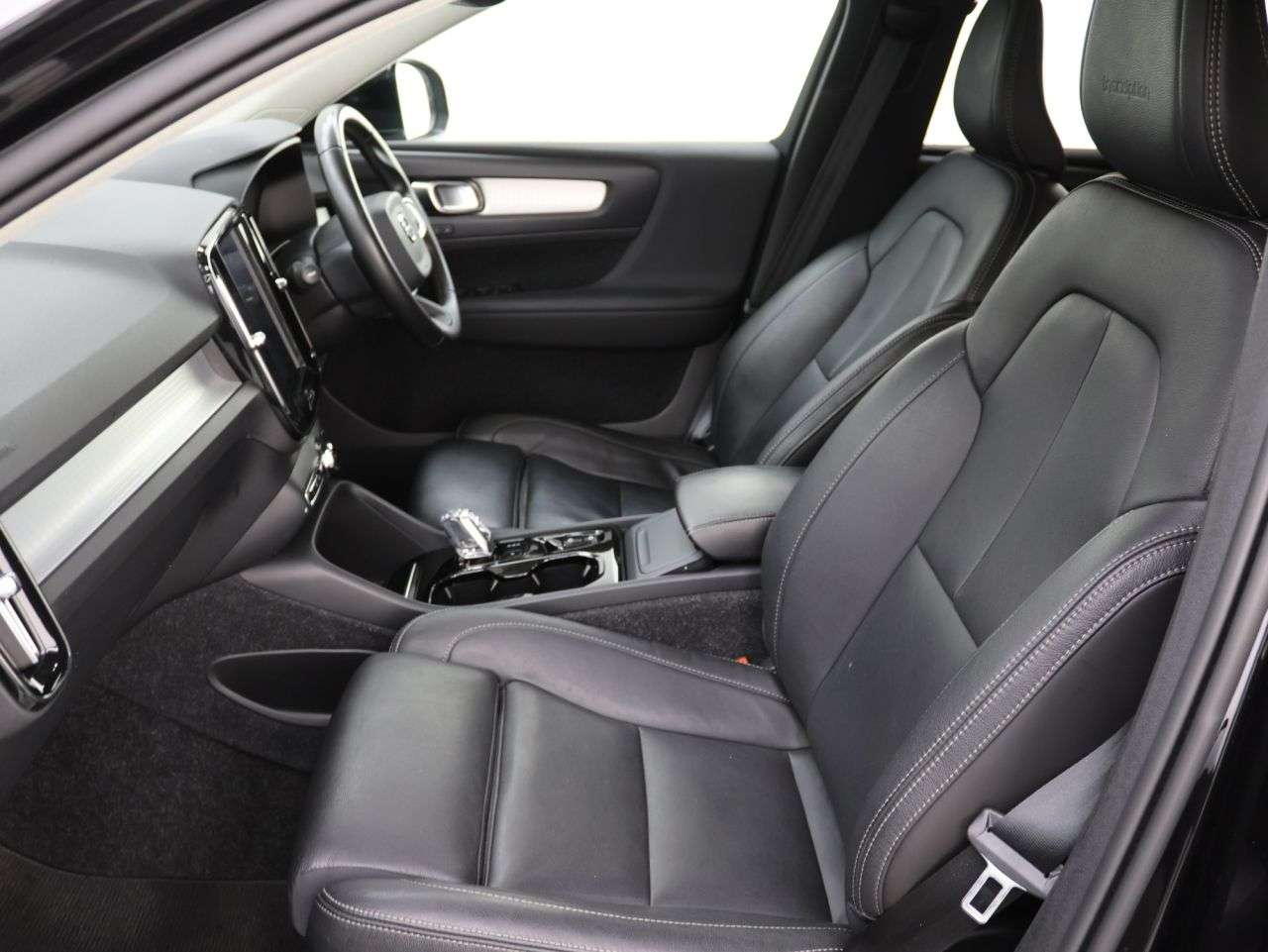 2020 VOLVO XC40 2020 VOLVO XC40