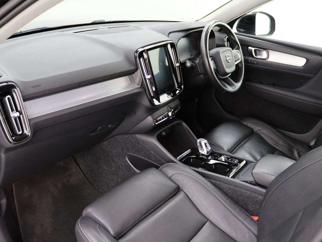 2020 VOLVO XC40 2020 VOLVO XC40