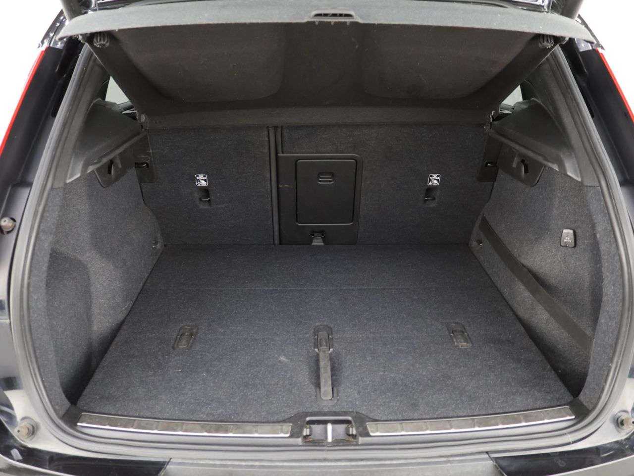 2020 VOLVO XC40 2020 VOLVO XC40