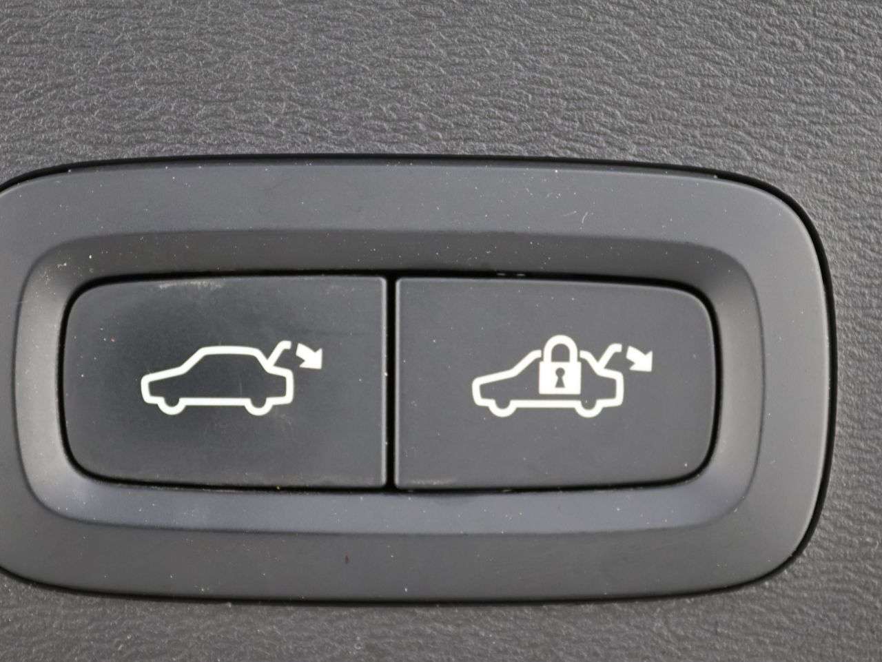 2020 VOLVO XC40 2020 VOLVO XC40