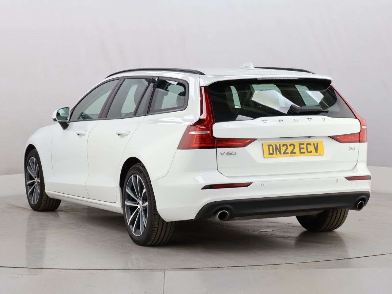 2022 VOLVO V60 2022 VOLVO V60