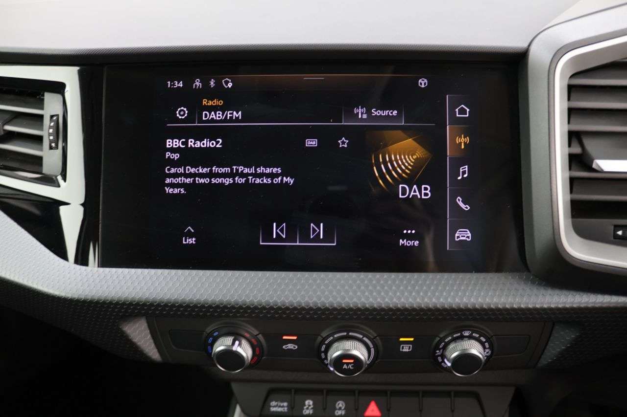 2021 AUDI A1 2021 AUDI A1