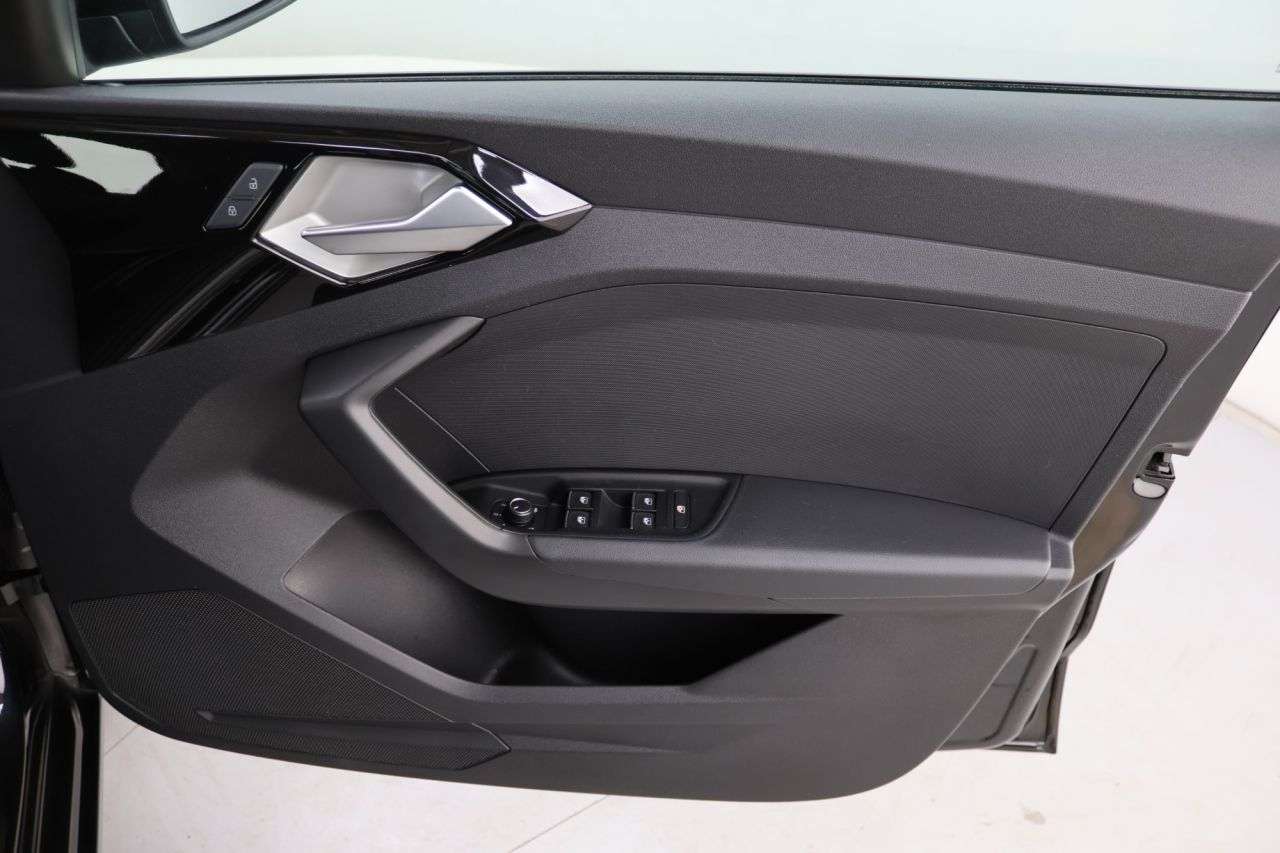 2021 AUDI A1 2021 AUDI A1