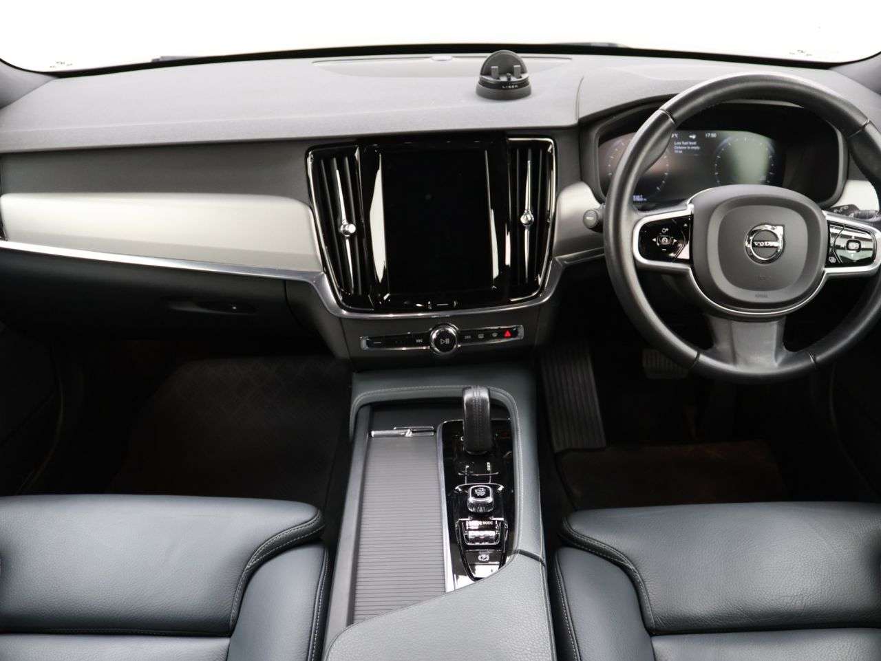 2020 VOLVO V90 2020 VOLVO V90