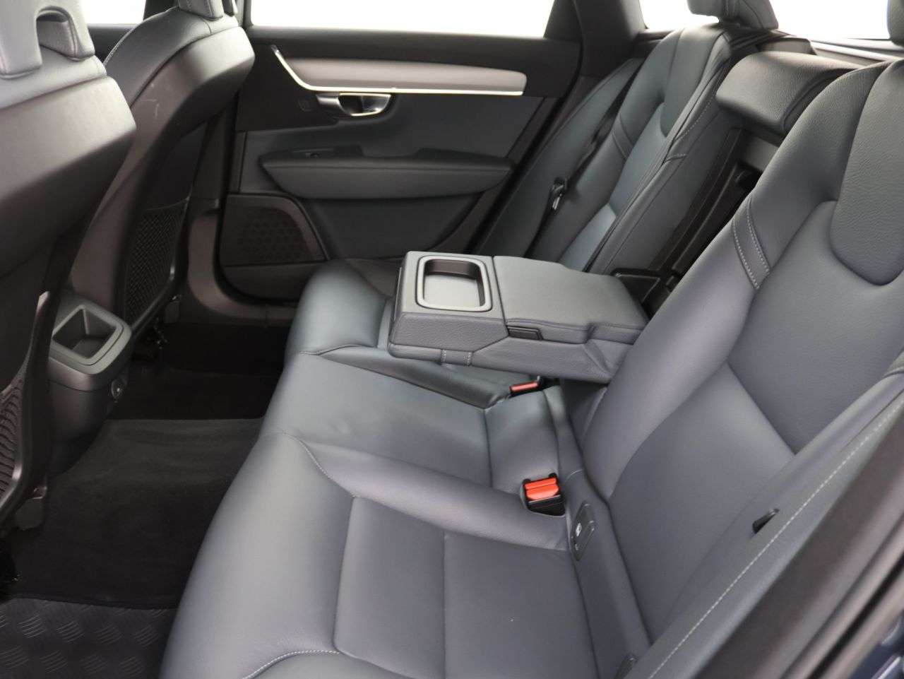 2020 VOLVO V90 2020 VOLVO V90