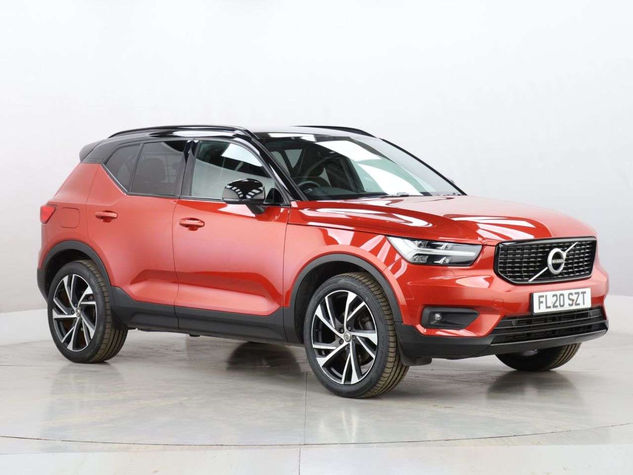 2020 VOLVO XC40 2020 VOLVO XC40