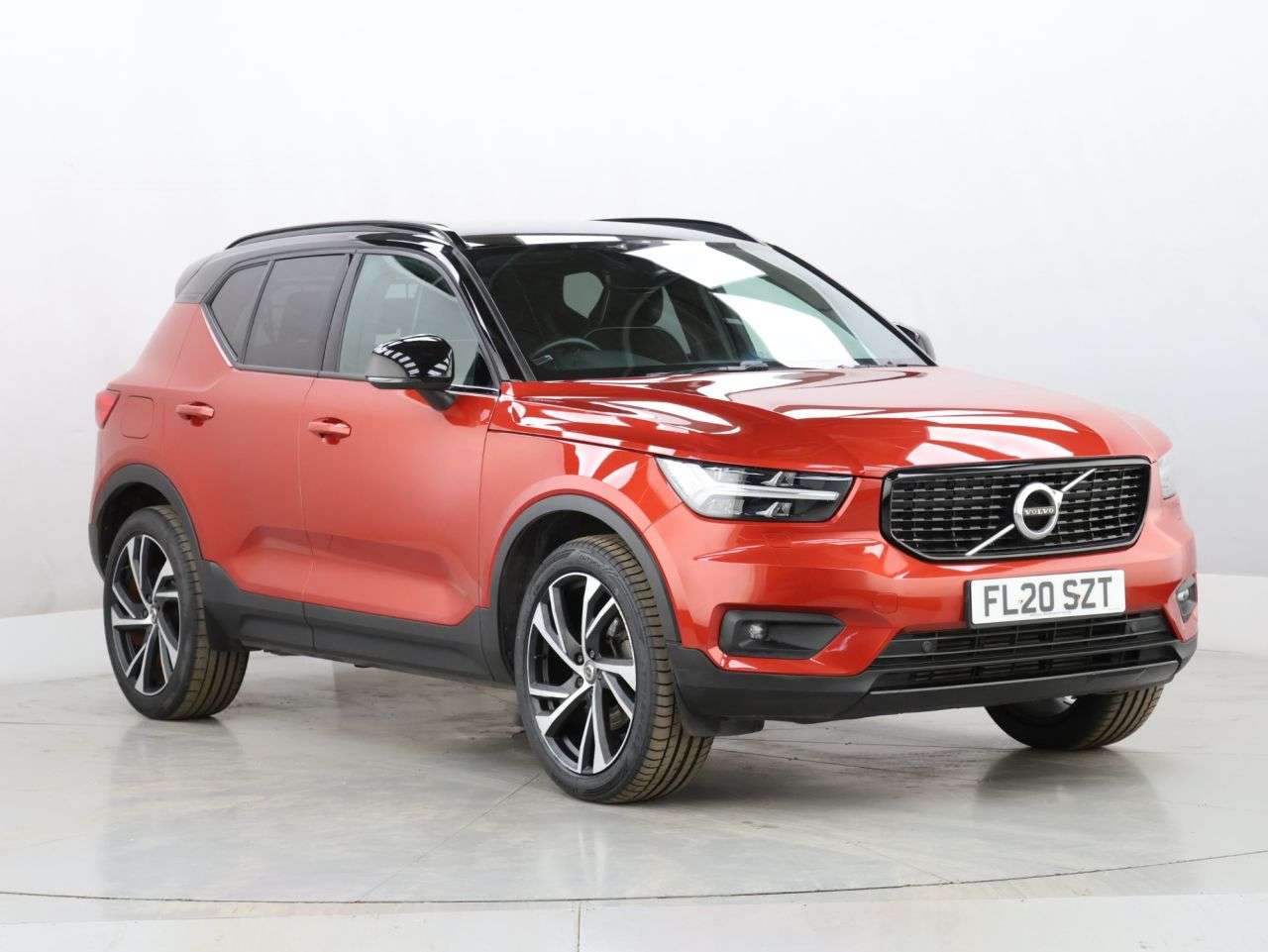 2020 VOLVO XC40 2020 VOLVO XC40