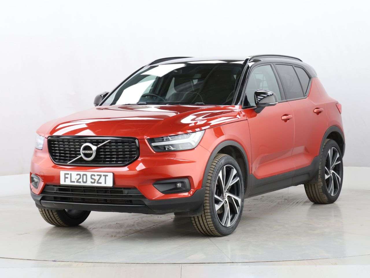 2020 VOLVO XC40 2020 VOLVO XC40