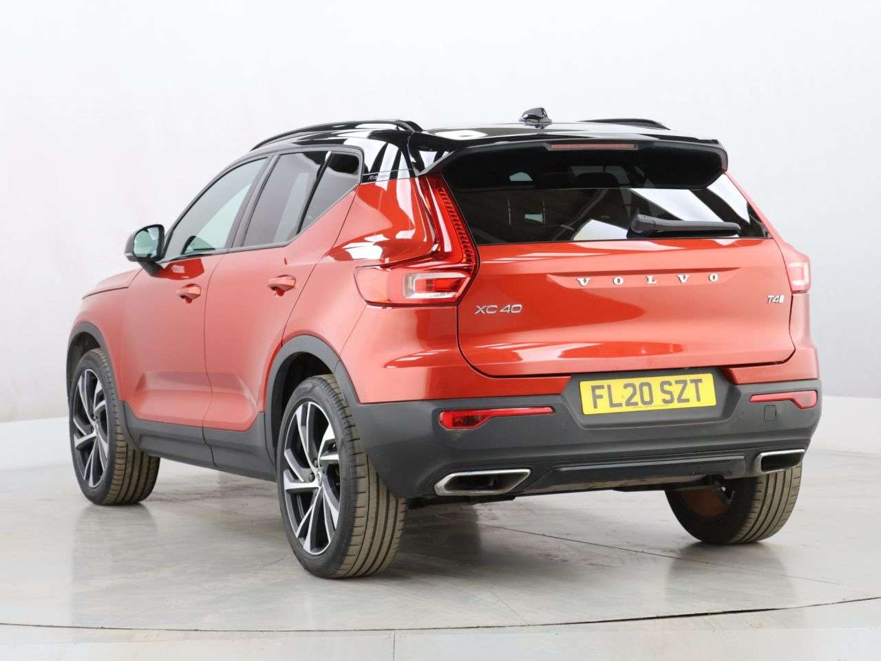 2020 VOLVO XC40 2020 VOLVO XC40