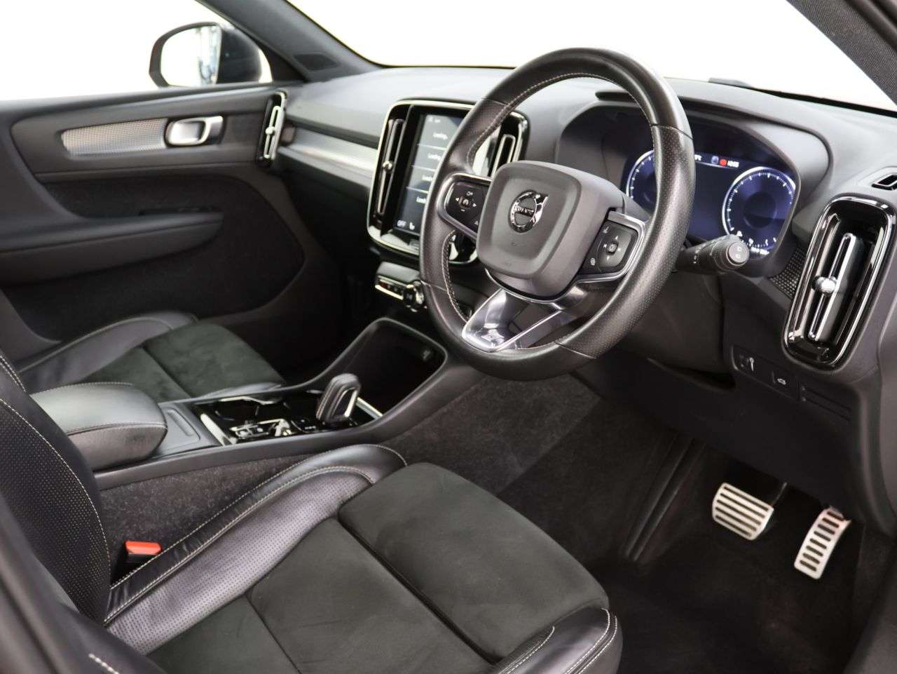 2020 VOLVO XC40 2020 VOLVO XC40