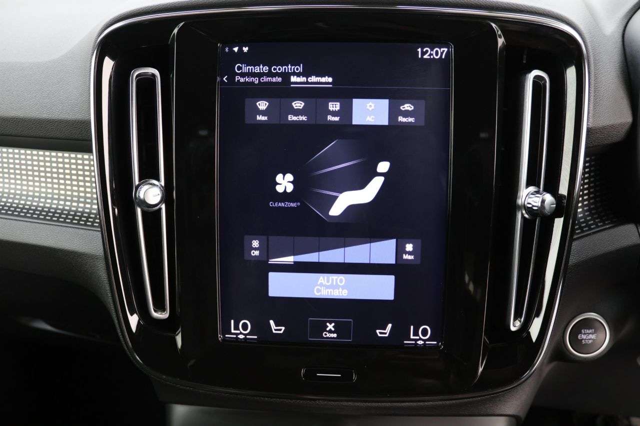 2020 VOLVO XC40 2020 VOLVO XC40