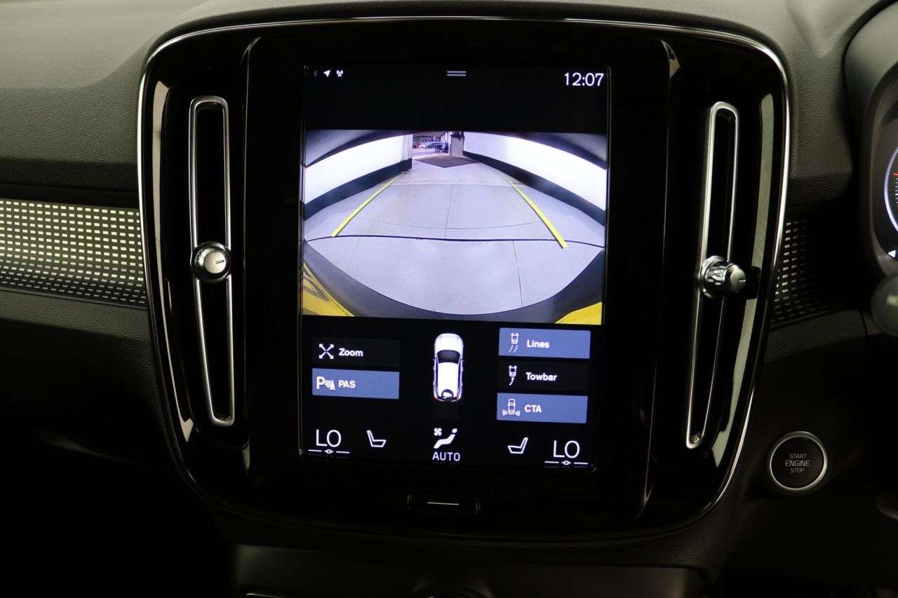 2020 VOLVO XC40 2020 VOLVO XC40