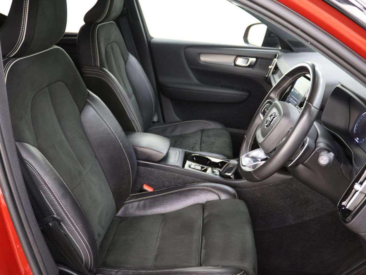 2020 VOLVO XC40 2020 VOLVO XC40