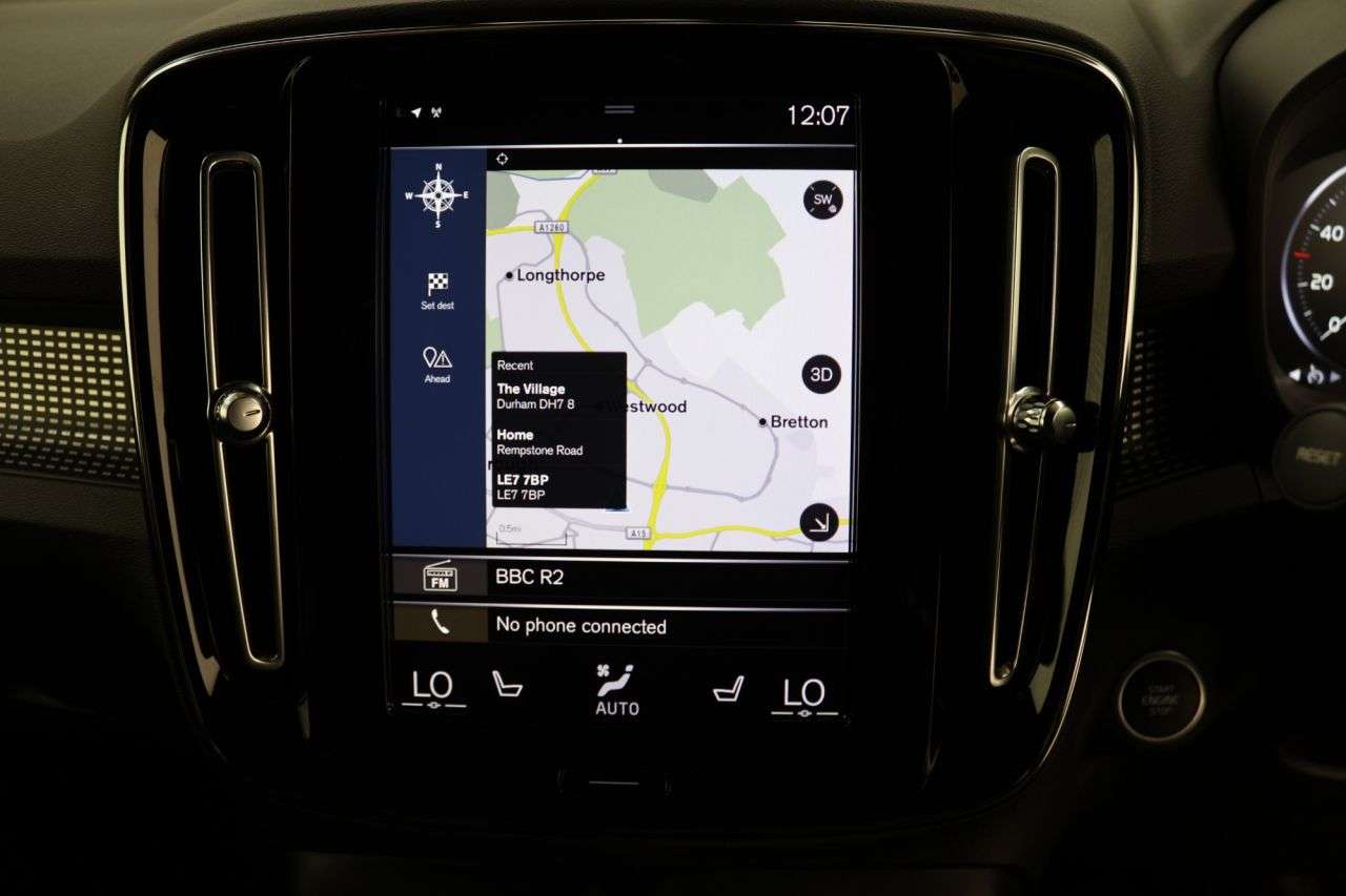 2020 VOLVO XC40 2020 VOLVO XC40