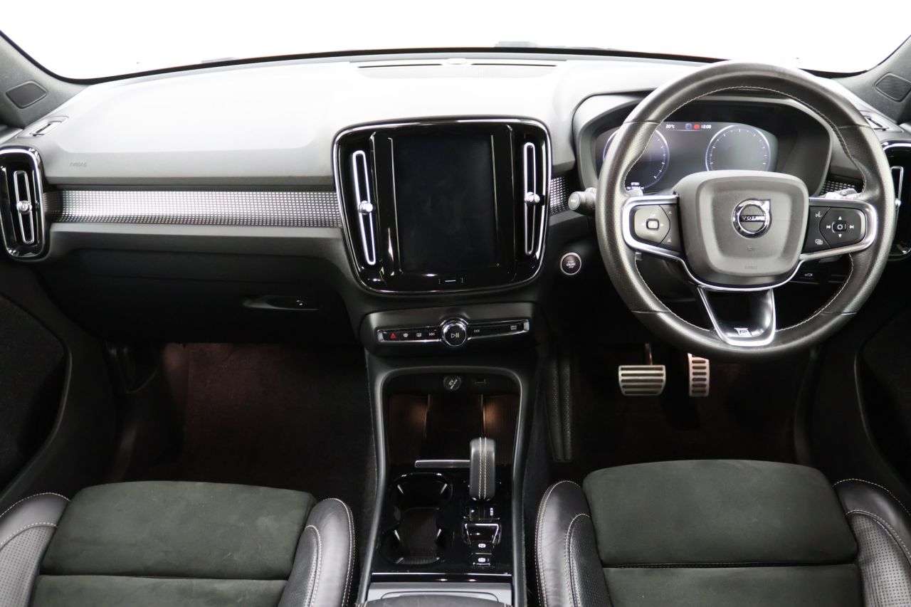 2020 VOLVO XC40 2020 VOLVO XC40