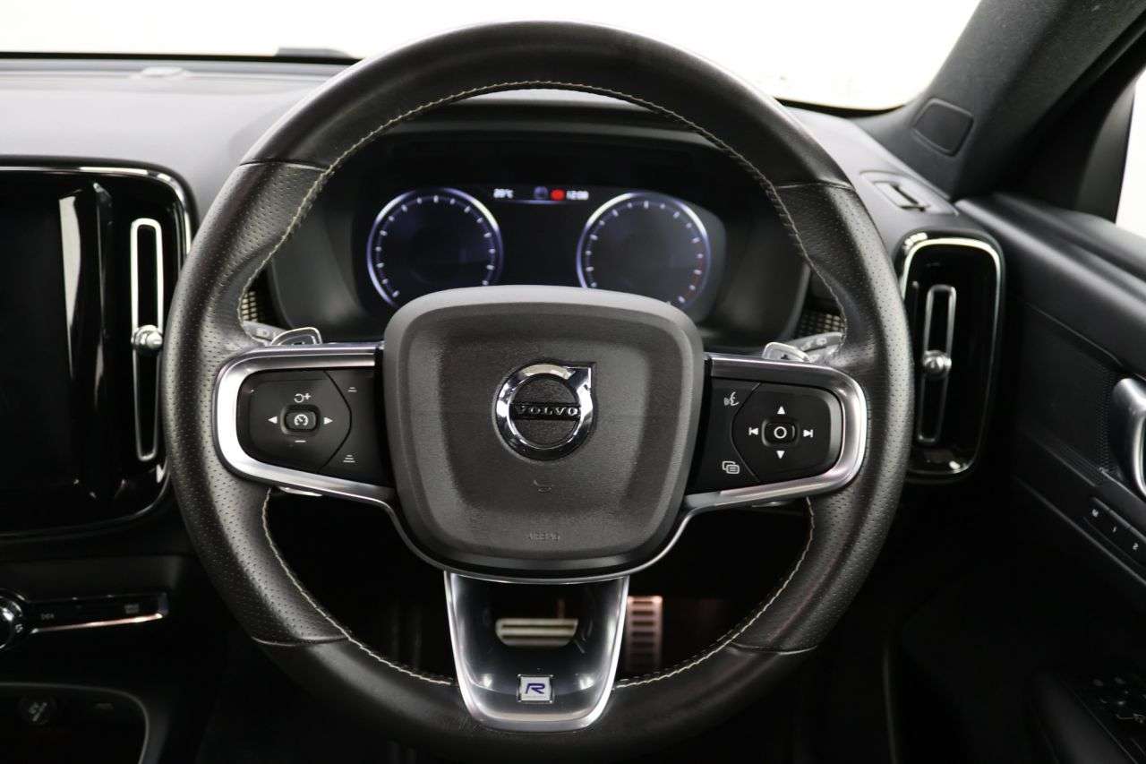 2020 VOLVO XC40 2020 VOLVO XC40