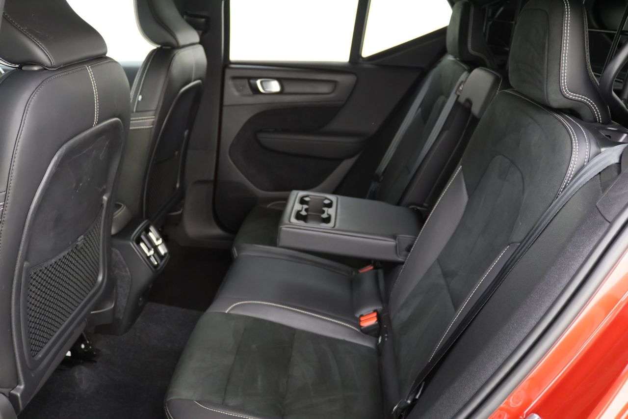 2020 VOLVO XC40 2020 VOLVO XC40