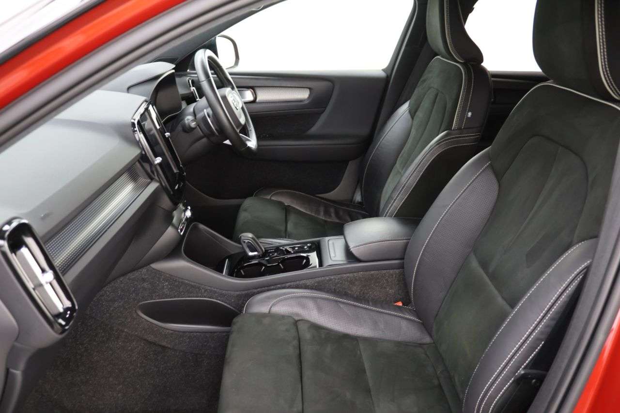 2020 VOLVO XC40 2020 VOLVO XC40