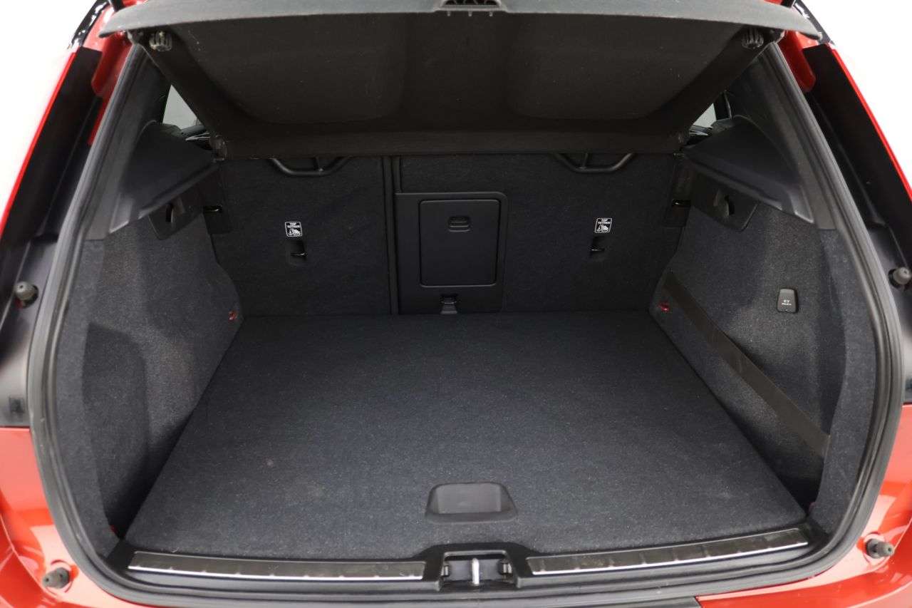 2020 VOLVO XC40 2020 VOLVO XC40