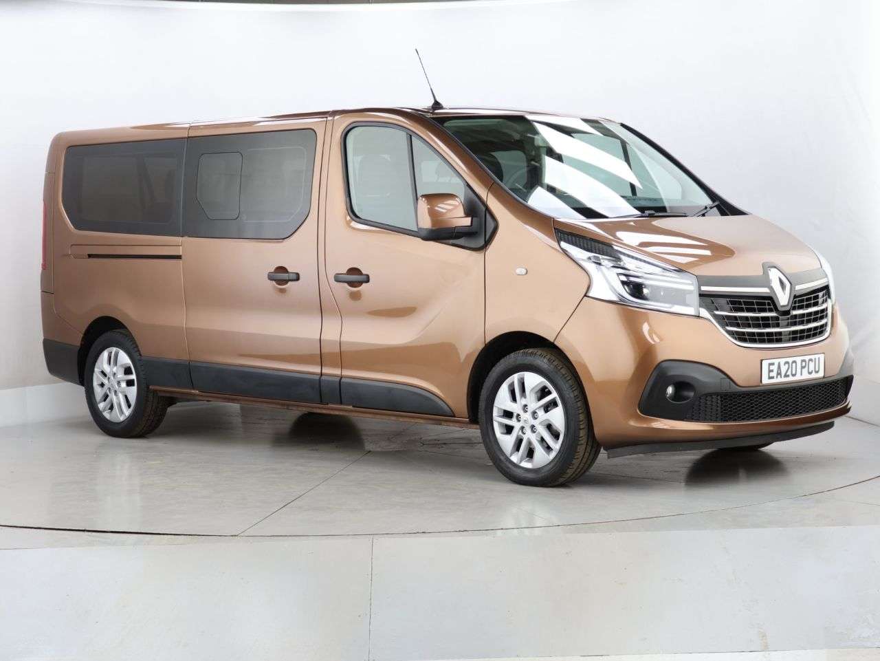 A 2020 RENAULT TRAFIC 2.0 dCi ENERGY 30 Sport Nav Minibus Double Cab 5dr Diesel EDC LWB Euro 6 (s A 2020 RENAULT TRAFIC 2.0 dCi ENERGY 30 Sport Nav Minibus Double Cab 5dr Diesel EDC LWB Euro 6 (s