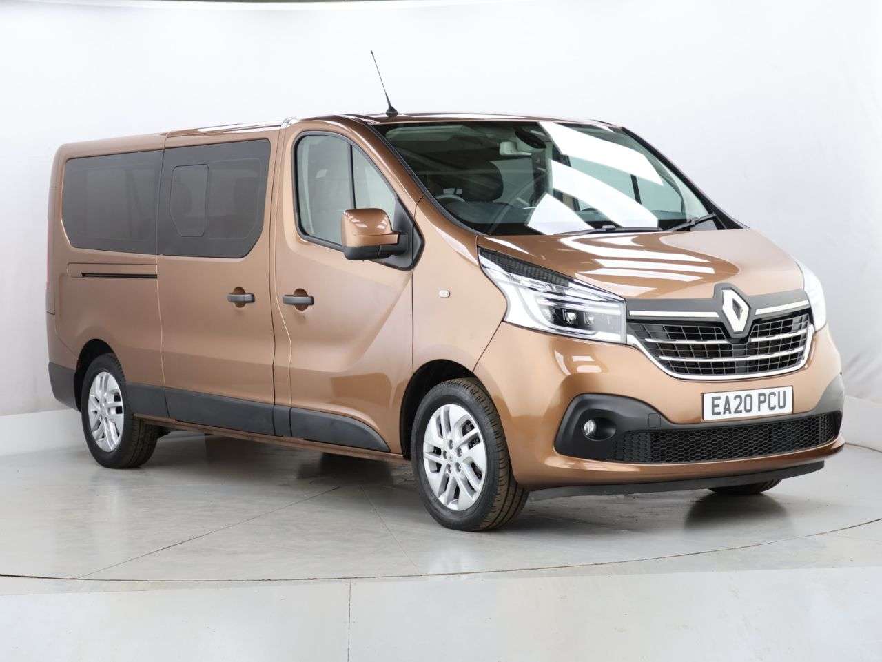 A 2020 RENAULT TRAFIC 2.0 dCi ENERGY 30 Sport Nav Minibus Double Cab 5dr Diesel EDC LWB Euro 6 (s A 2020 RENAULT TRAFIC 2.0 dCi ENERGY 30 Sport Nav Minibus Double Cab 5dr Diesel EDC LWB Euro 6 (s