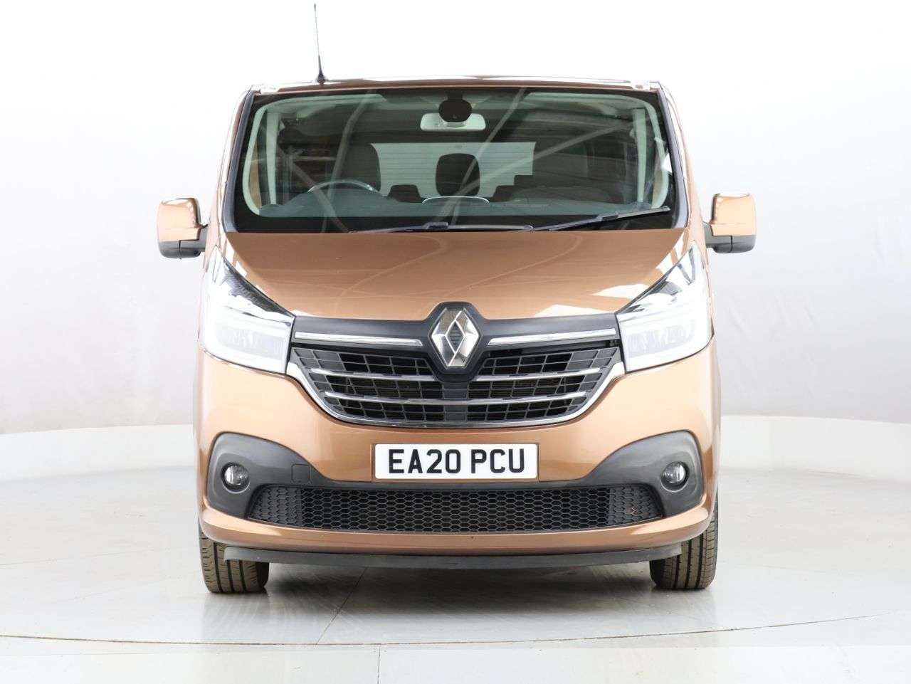 A 2020 RENAULT TRAFIC 2.0 dCi ENERGY 30 Sport Nav Minibus Double Cab 5dr Diesel EDC LWB Euro 6 (s A 2020 RENAULT TRAFIC 2.0 dCi ENERGY 30 Sport Nav Minibus Double Cab 5dr Diesel EDC LWB Euro 6 (s