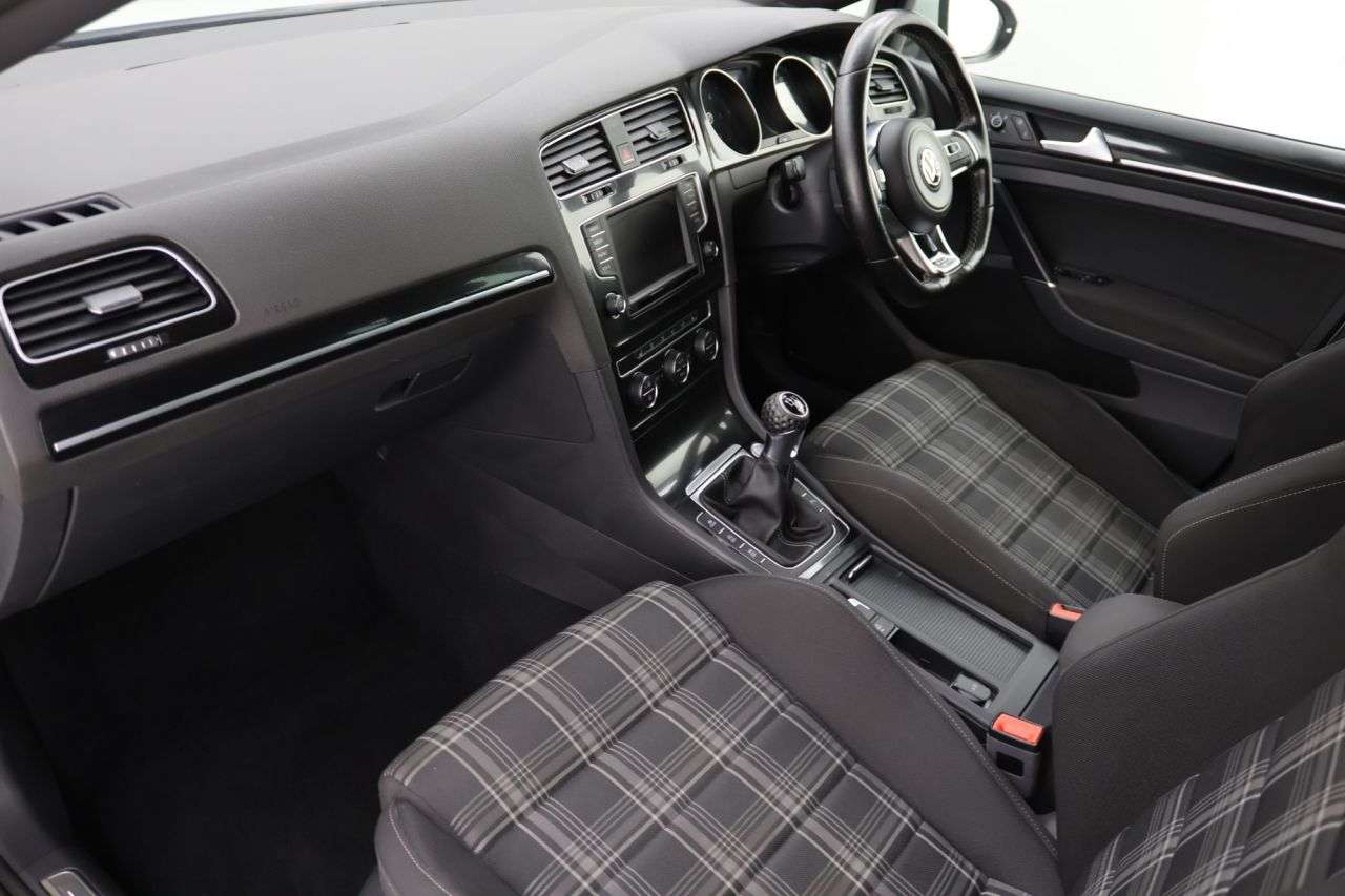 2017 VOLKSWAGEN GOLF 2017 VOLKSWAGEN GOLF