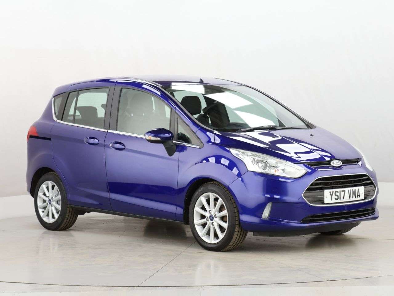 A 2017 FORD B-MAX 1.0T EcoBoost Titanium Navigator MPV 5dr Petrol Manual Euro 6 (s/s) (125 ps A 2017 FORD B-MAX 1.0T EcoBoost Titanium Navigator MPV 5dr Petrol Manual Euro 6 (s/s) (125 ps