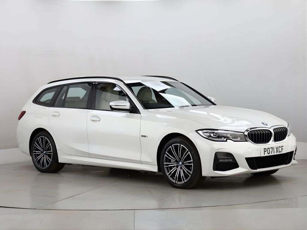 A 2021 BMW 3 SERIES 2.0 330e 12kWh M Sport Touring 5dr Petrol Plug-in Hybrid Auto xDrive Euro 6 A 2021 BMW 3 SERIES 2.0 330e 12kWh M Sport Touring 5dr Petrol Plug-in Hybrid Auto xDrive Euro 6