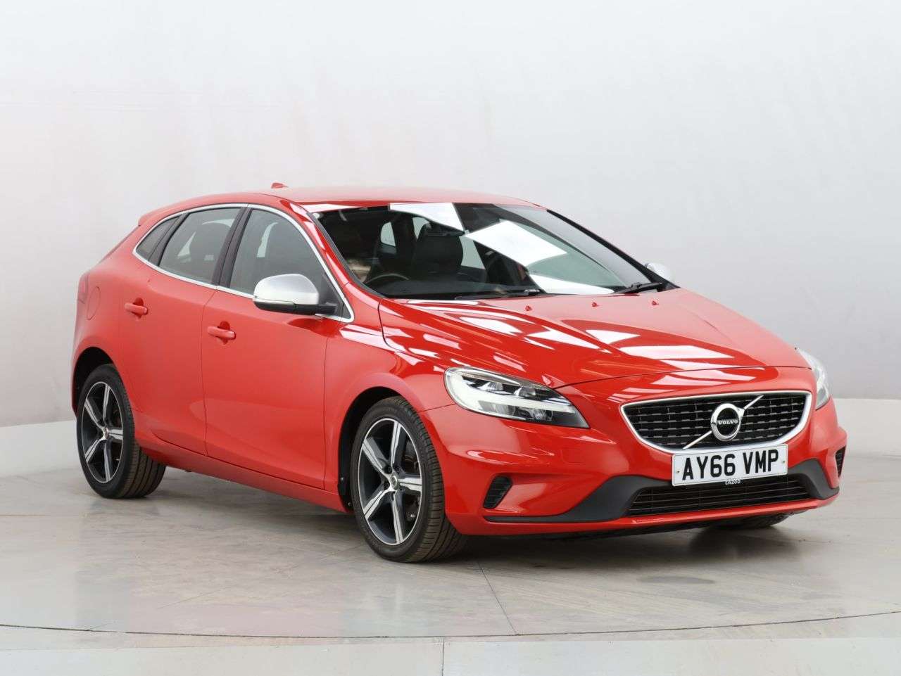 2016 VOLVO V40 2016 VOLVO V40