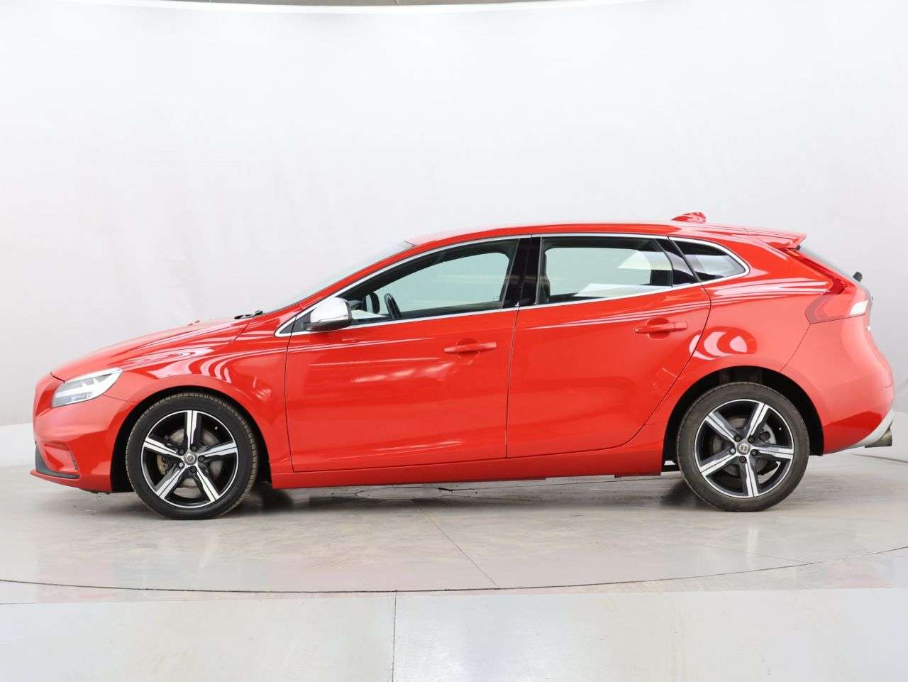 2016 VOLVO V40 2016 VOLVO V40