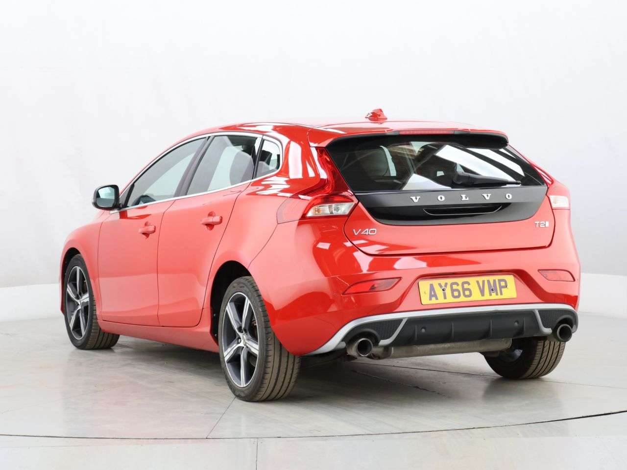 2016 VOLVO V40 2016 VOLVO V40