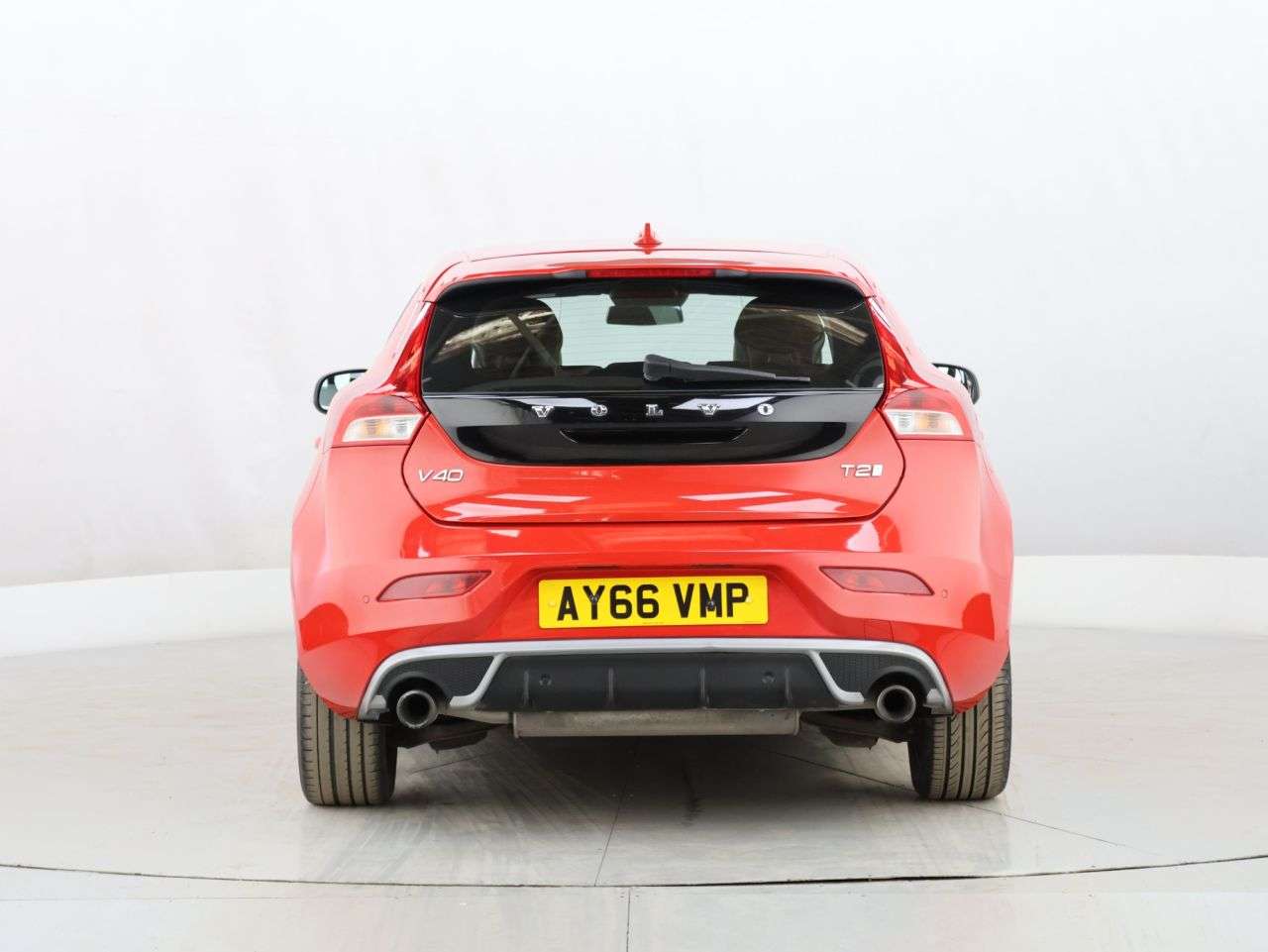 2016 VOLVO V40 2016 VOLVO V40