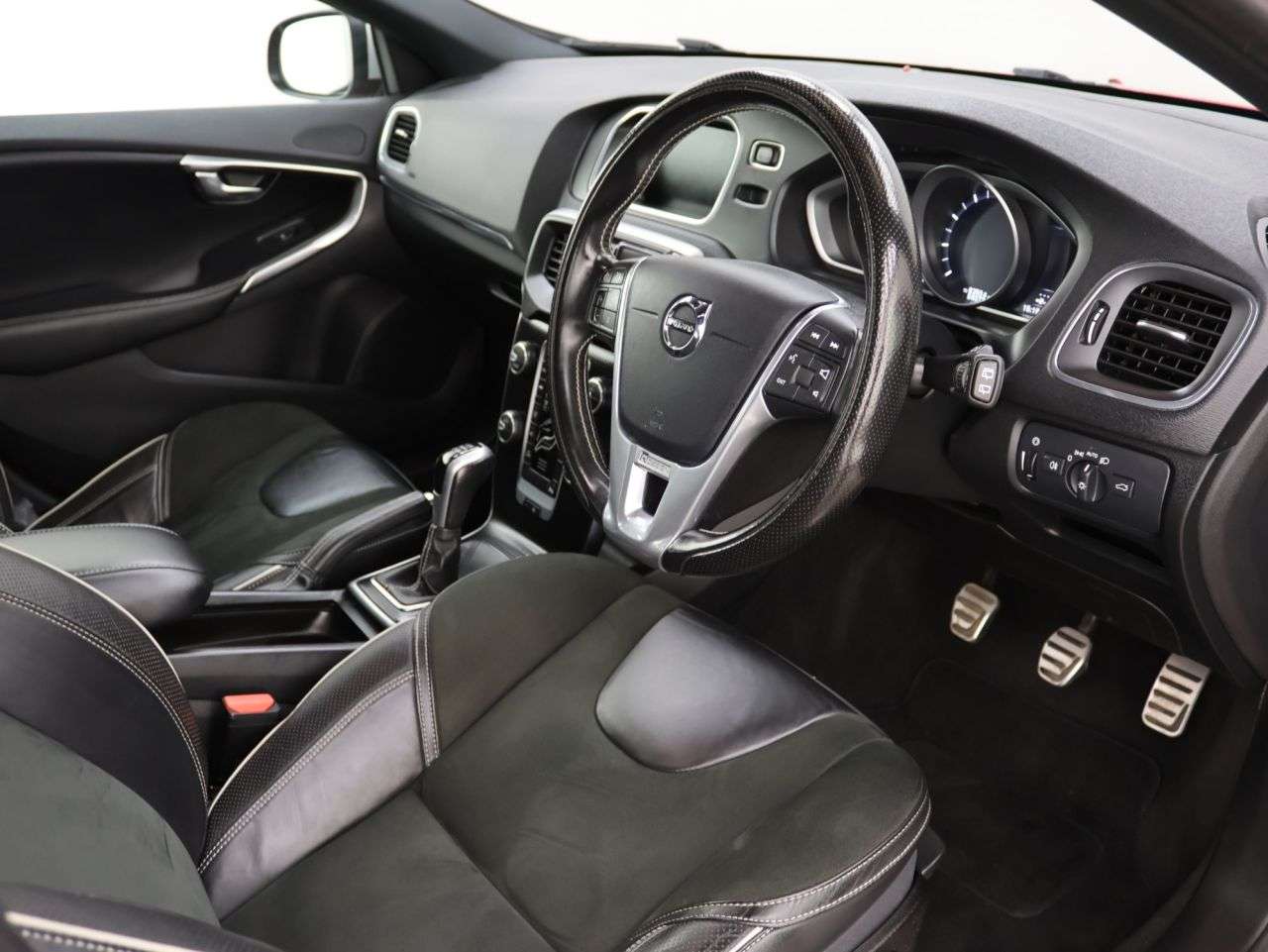 2016 VOLVO V40 2016 VOLVO V40