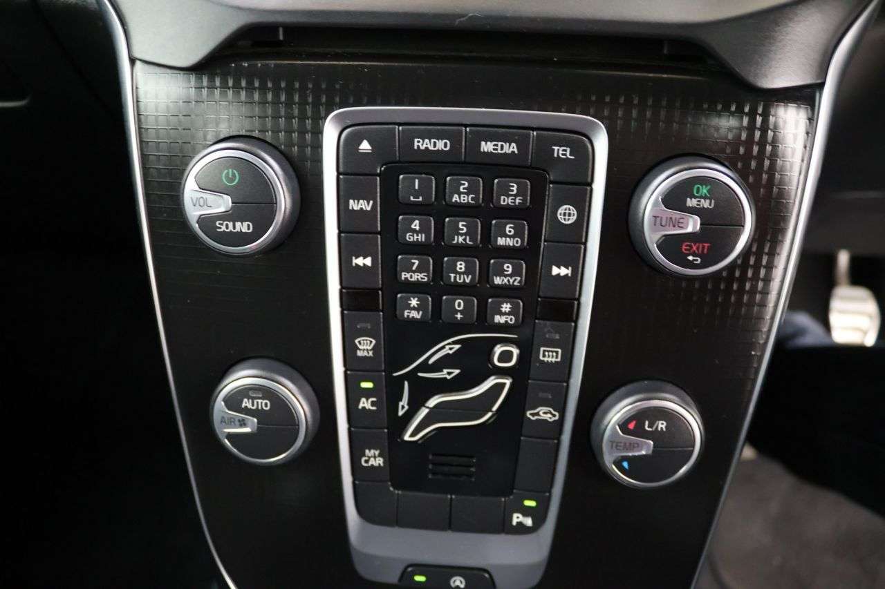 2016 VOLVO V40 2016 VOLVO V40