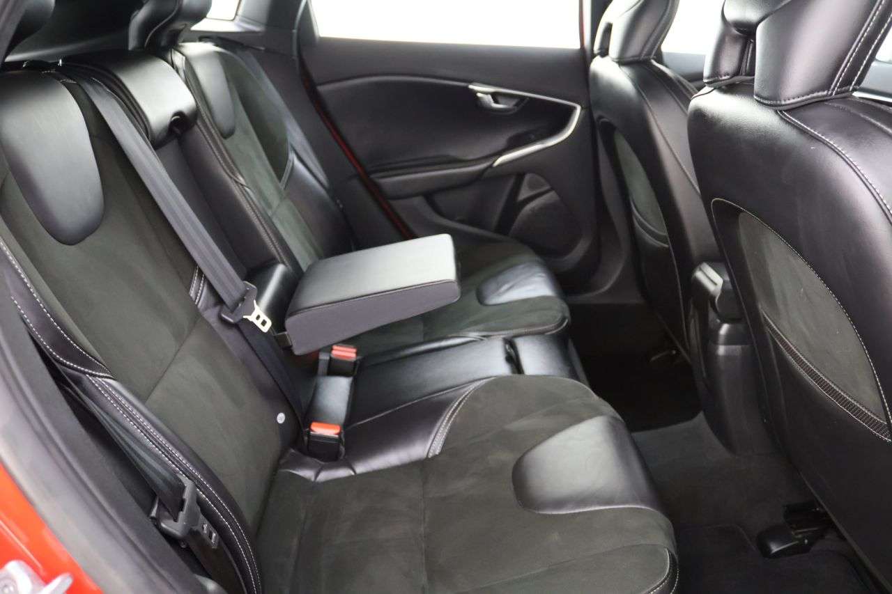 2016 VOLVO V40 2016 VOLVO V40