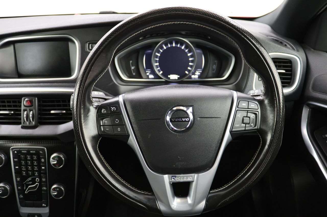 2016 VOLVO V40 2016 VOLVO V40