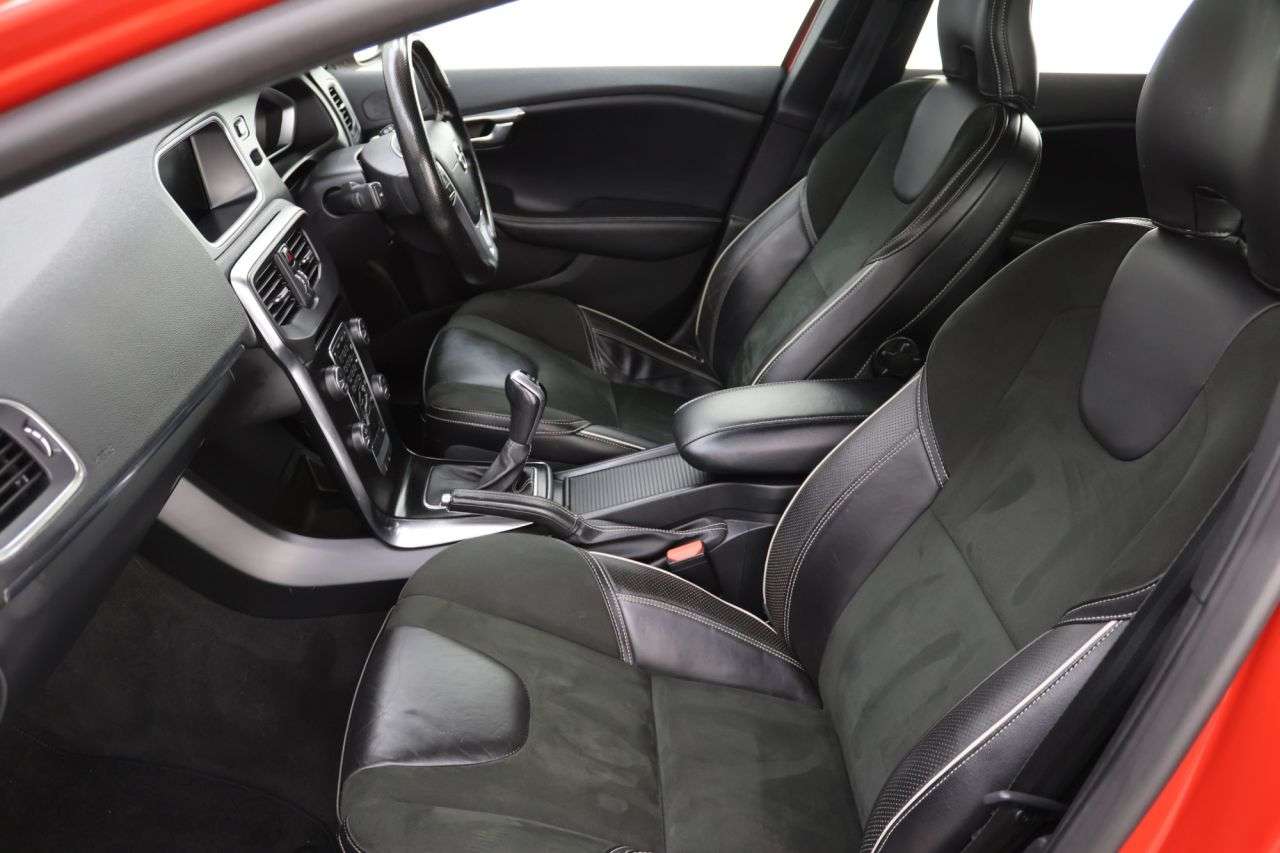 2016 VOLVO V40 2016 VOLVO V40