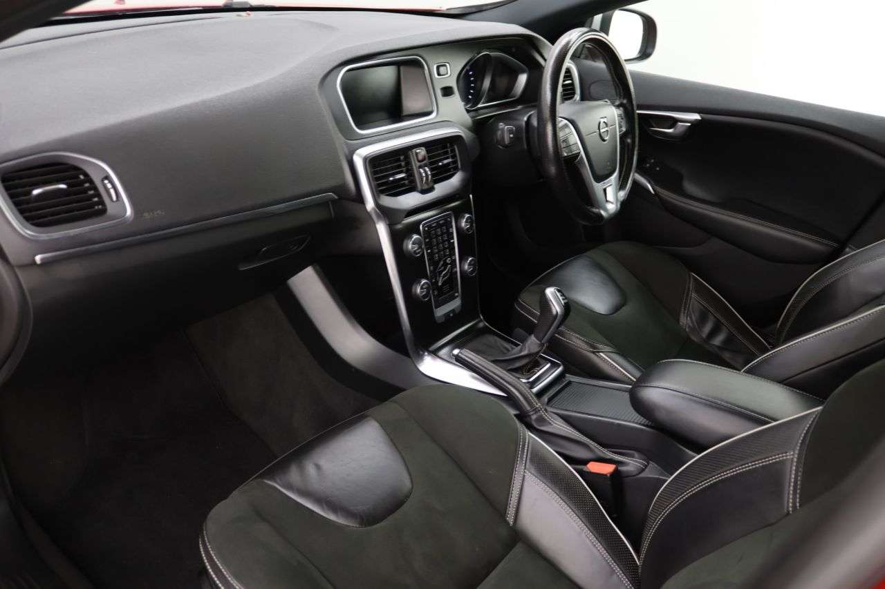 2016 VOLVO V40 2016 VOLVO V40