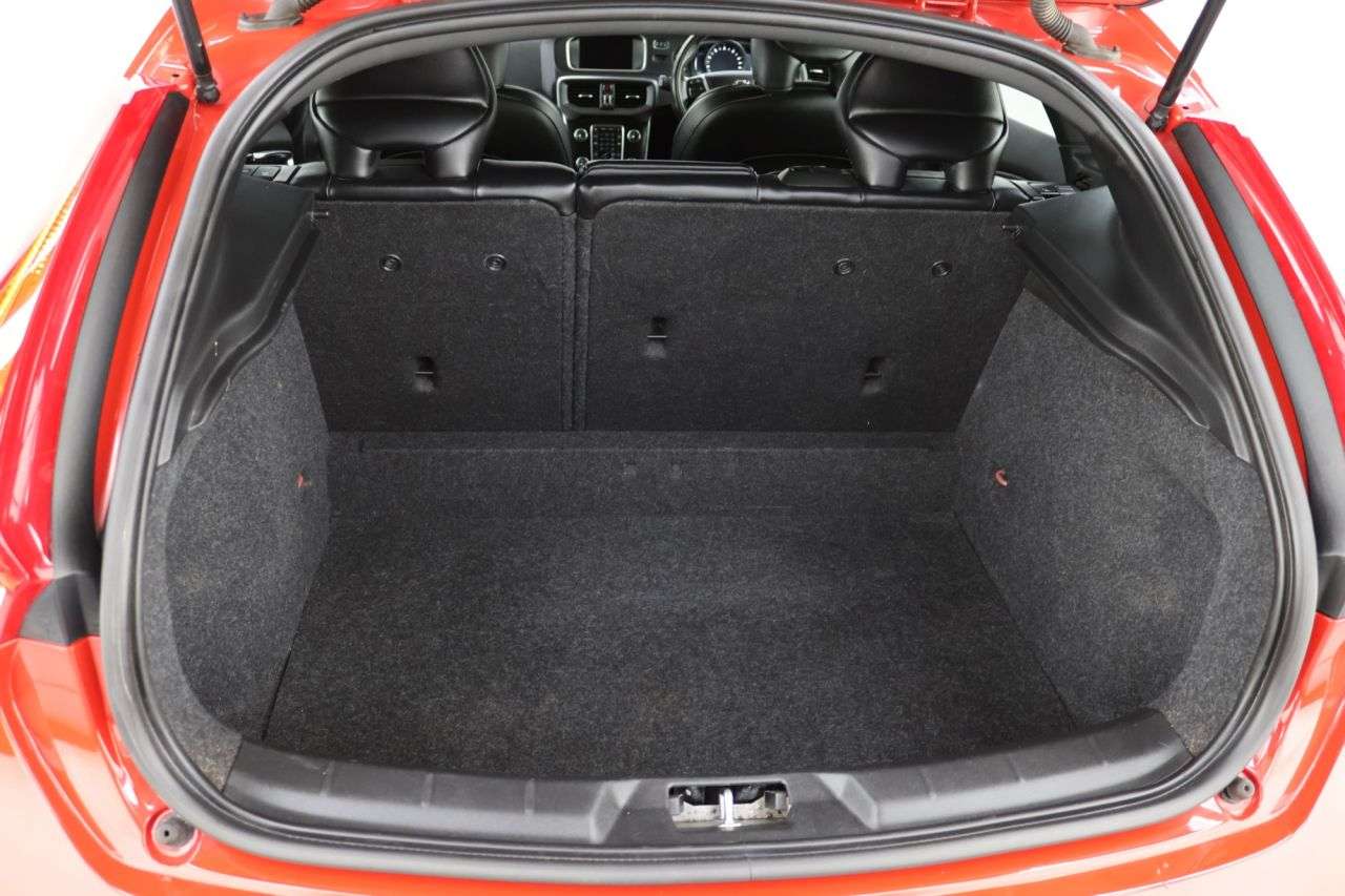 2016 VOLVO V40 2016 VOLVO V40