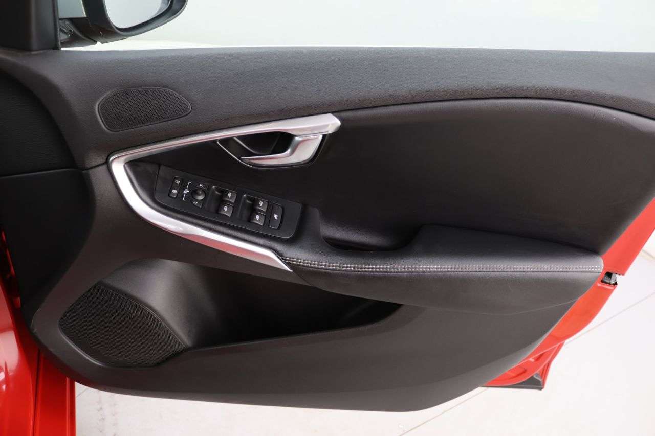 2016 VOLVO V40 2016 VOLVO V40